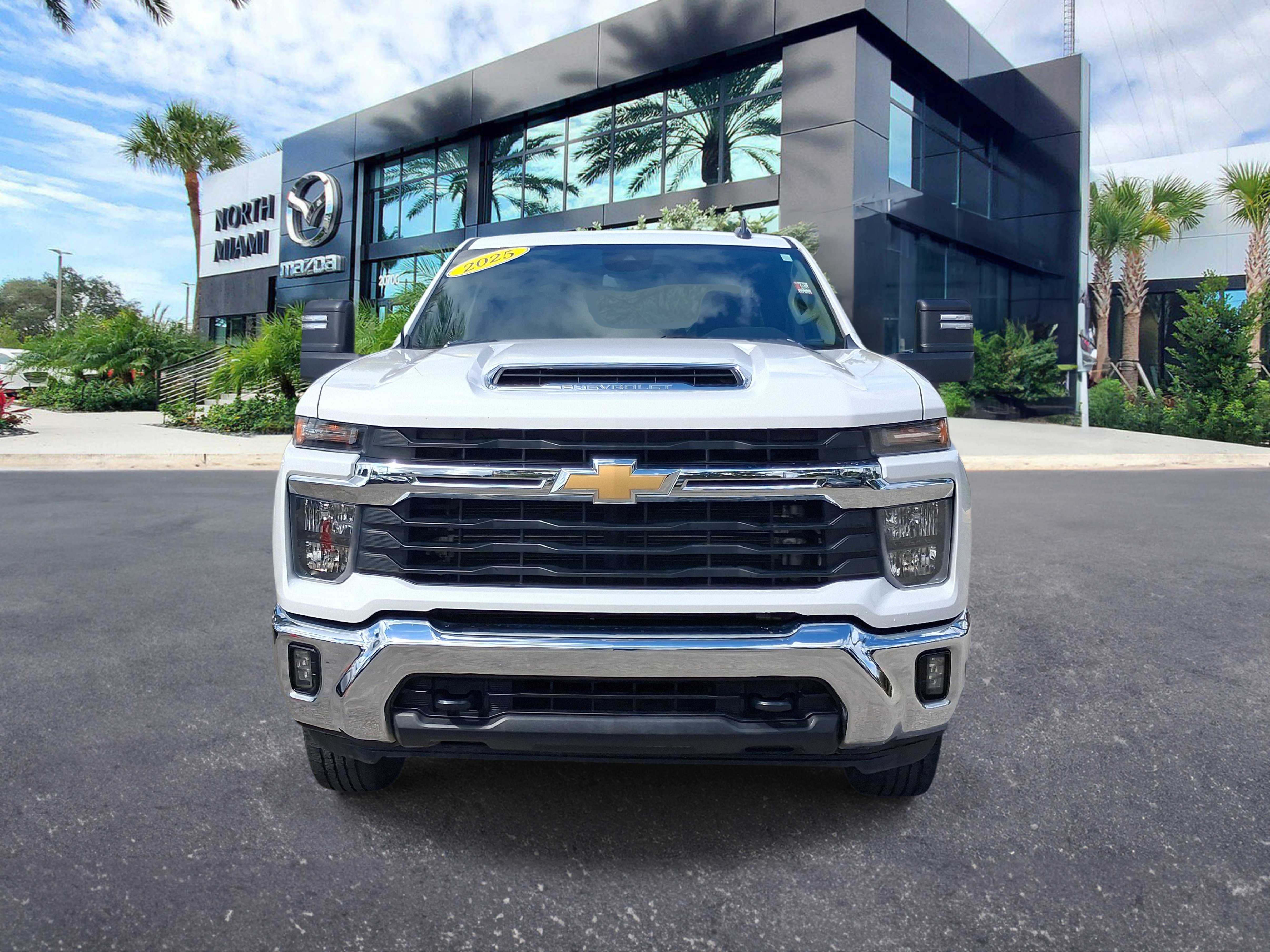Used 2025 Chevrolet Silverado 2500 LT w/ Convenience Package AWD/4WD image 2
