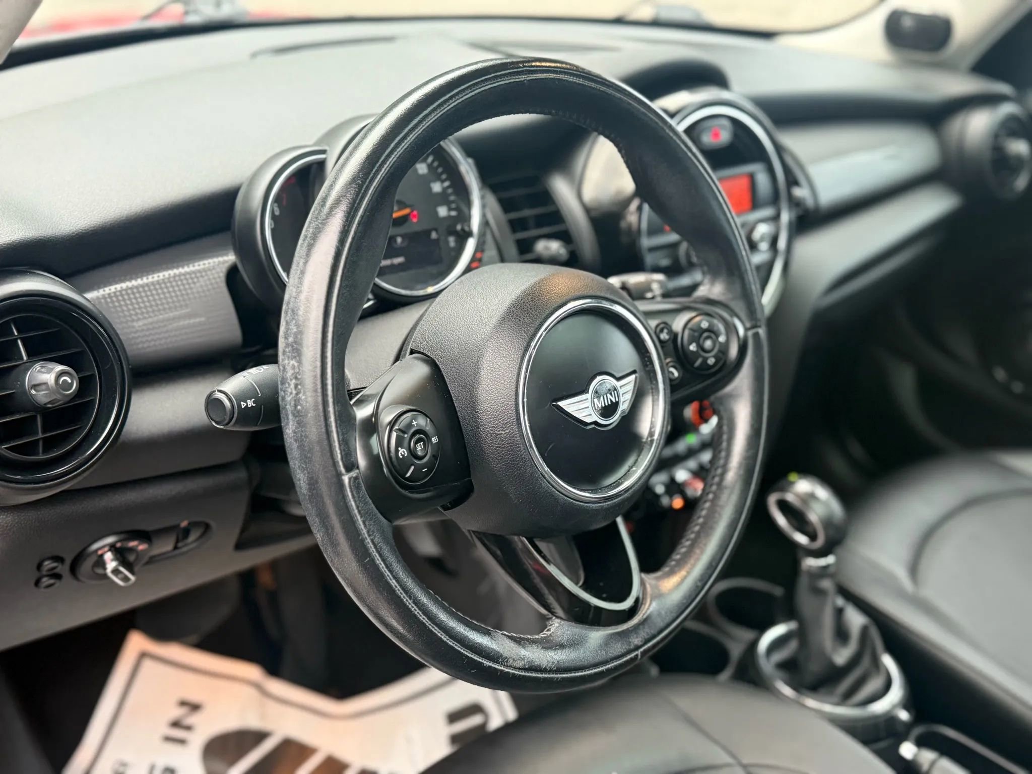 Used 2015 MINI Cooper 4-Door Hardtop image 11