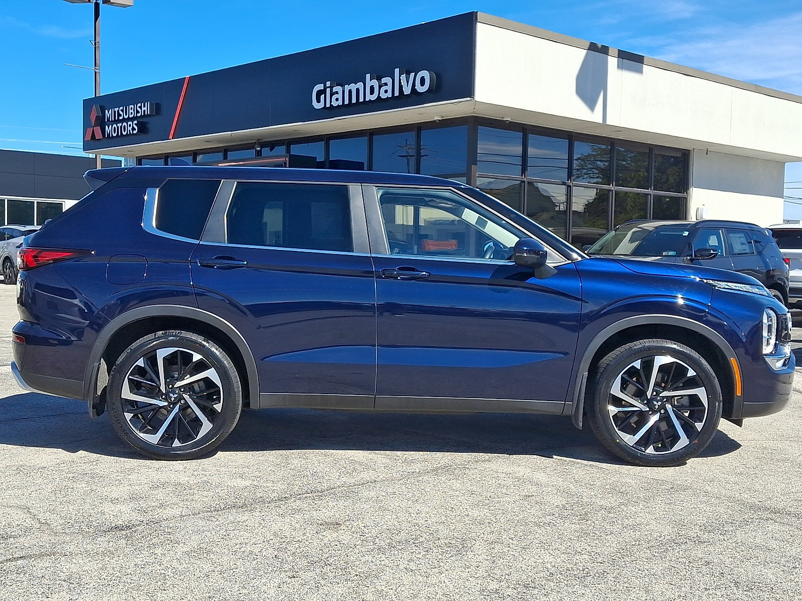 Used 2023 Mitsubishi Outlander SE AWD/4WD image 7