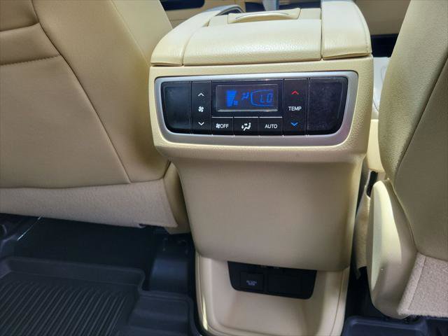 Certified 2017 Toyota Highlander XLE FWD image 28