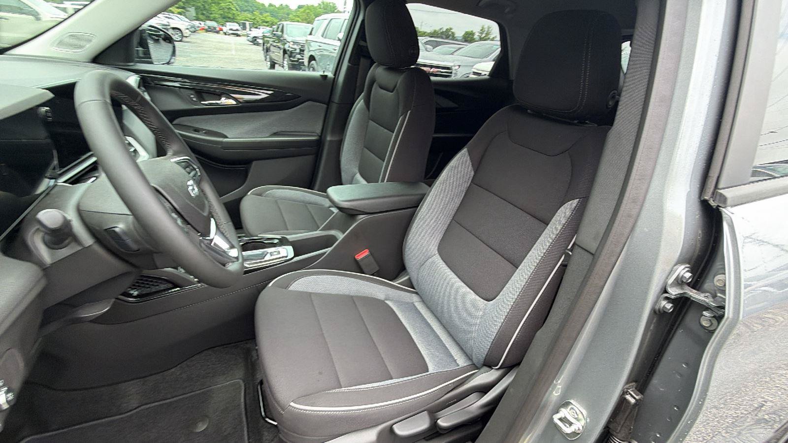 New 2026 Chevrolet TrailBlazer LT w/ Midnight Edition FWD image 3