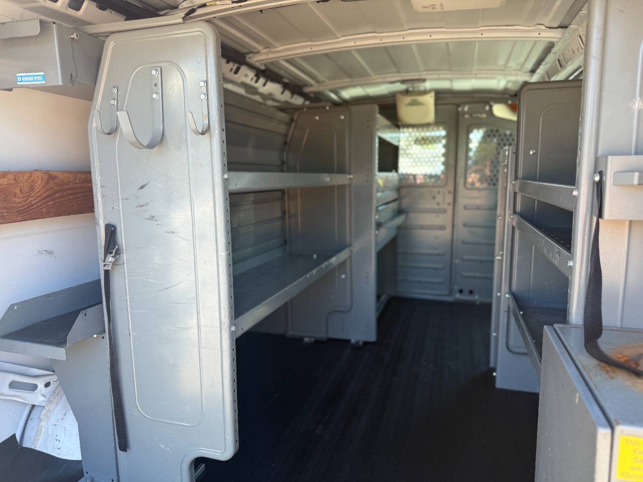 Used 2014 Chevrolet Express 2500 RWD image 17