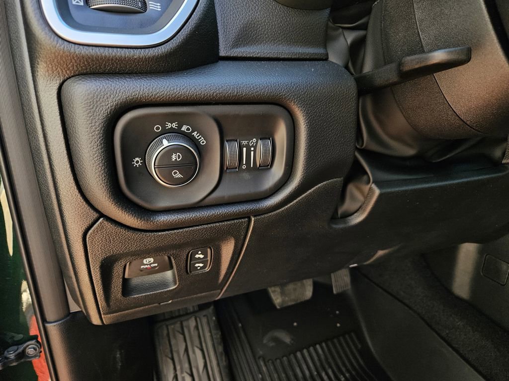 New 2026 RAM 1500 4x4 Crew Cab image 15