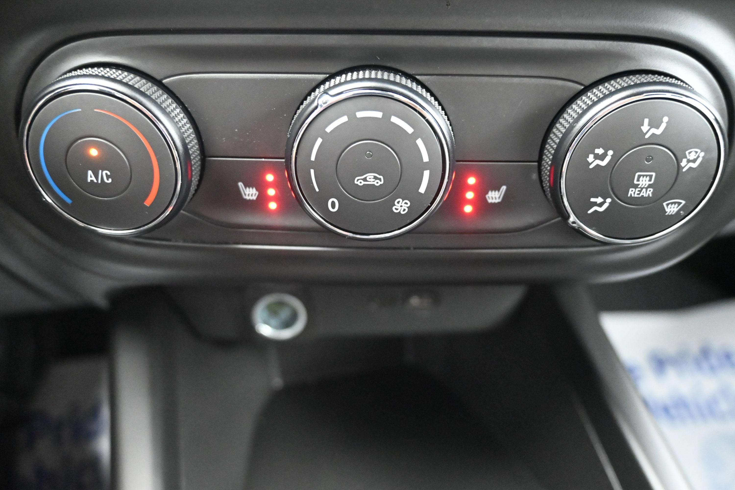 Used 2025 Chevrolet Trax RS w/ Sunroof Package FWD image 16