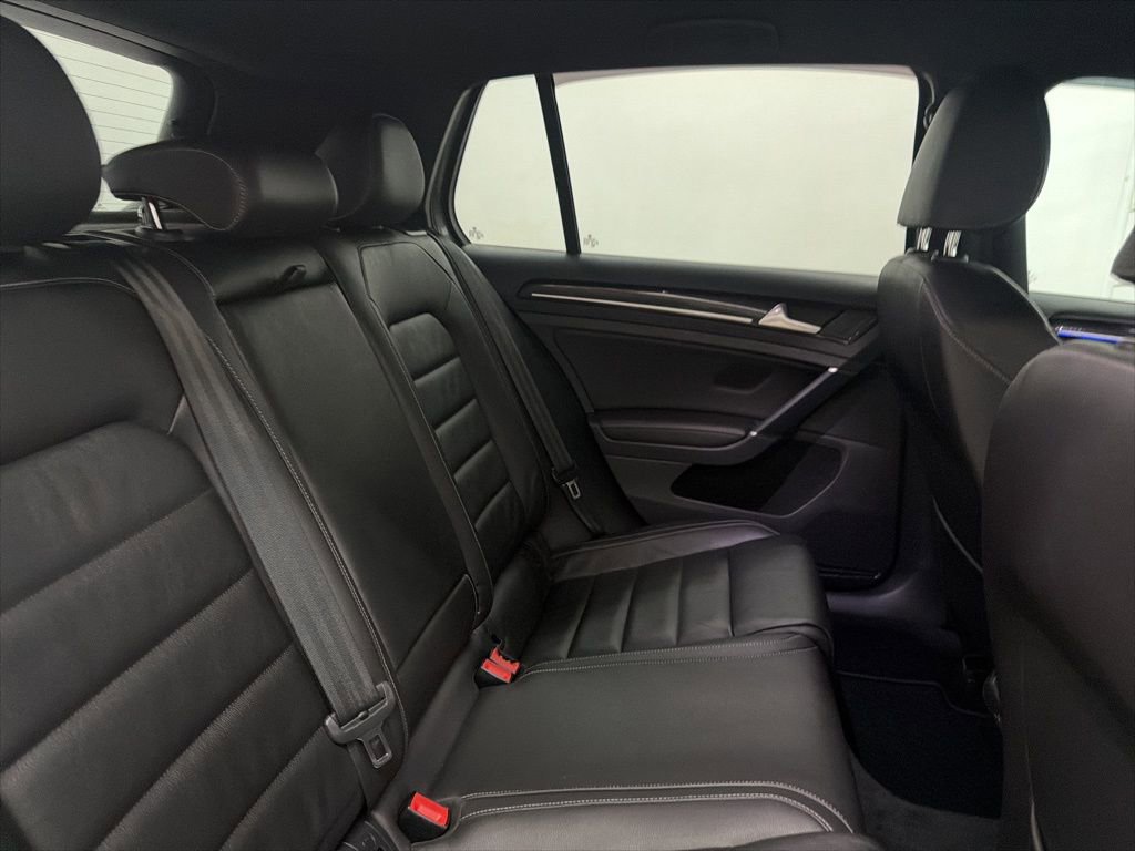 Used 2016 Volkswagen Golf 4-Door image 27