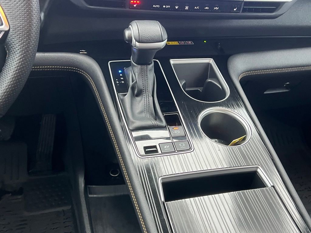 Used 2025 Toyota Sienna XLE Woodland Edition image 19