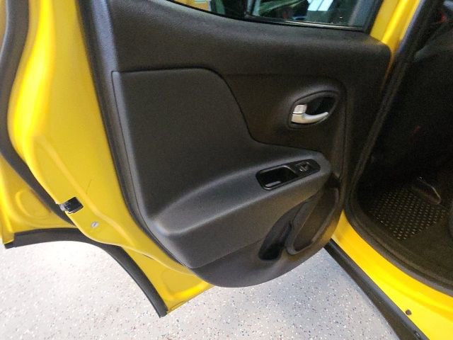 Used 2023 Jeep Renegade Trailhawk AWD/4WD image 10