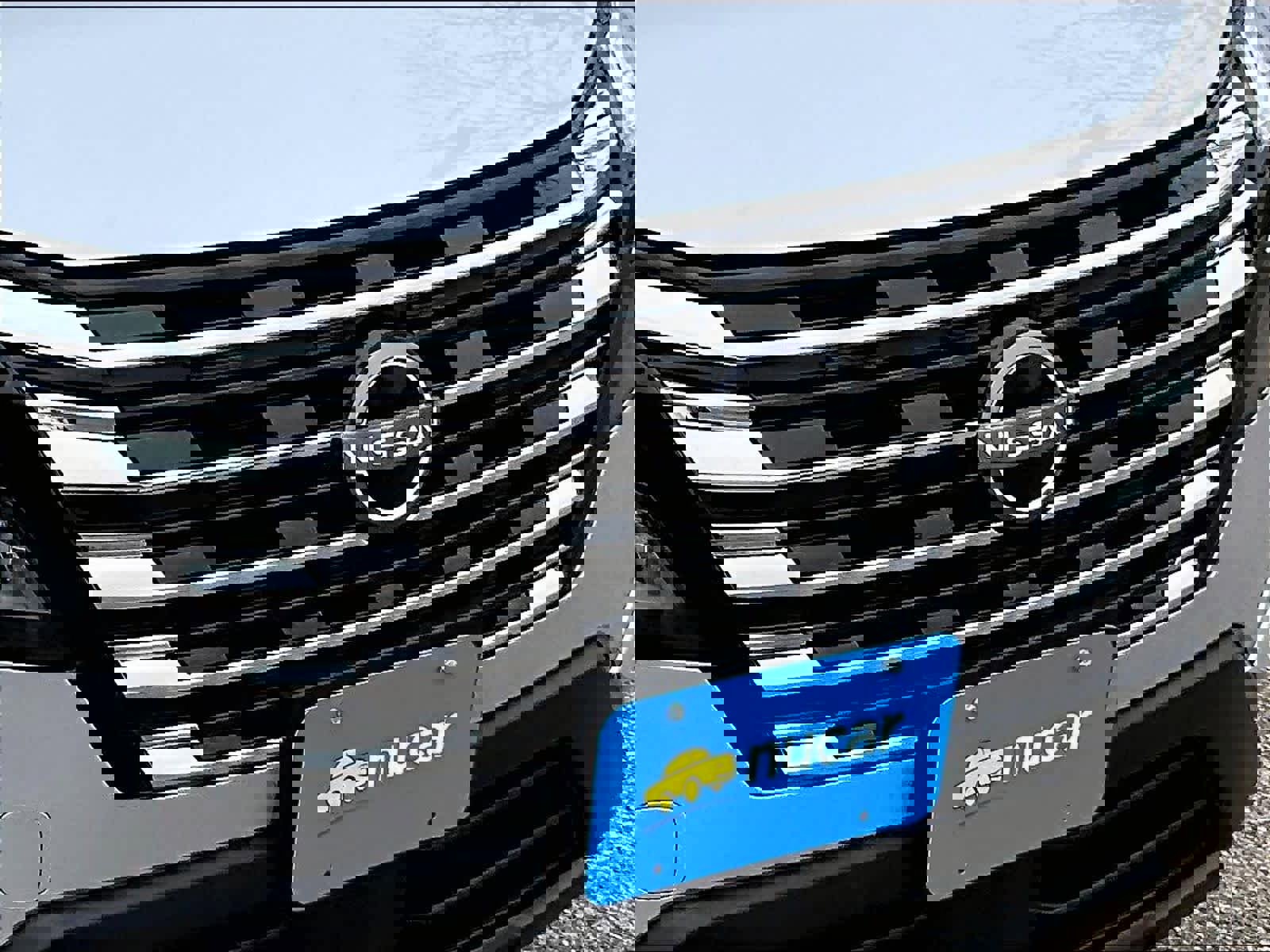 Used 2025 Nissan Rogue S image 30