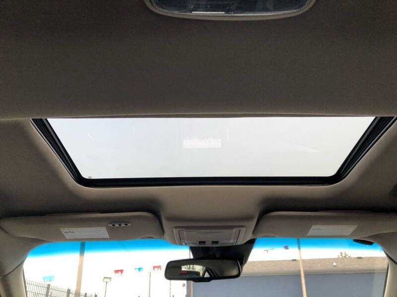 Used 2010 Ford Taurus SHO image 17