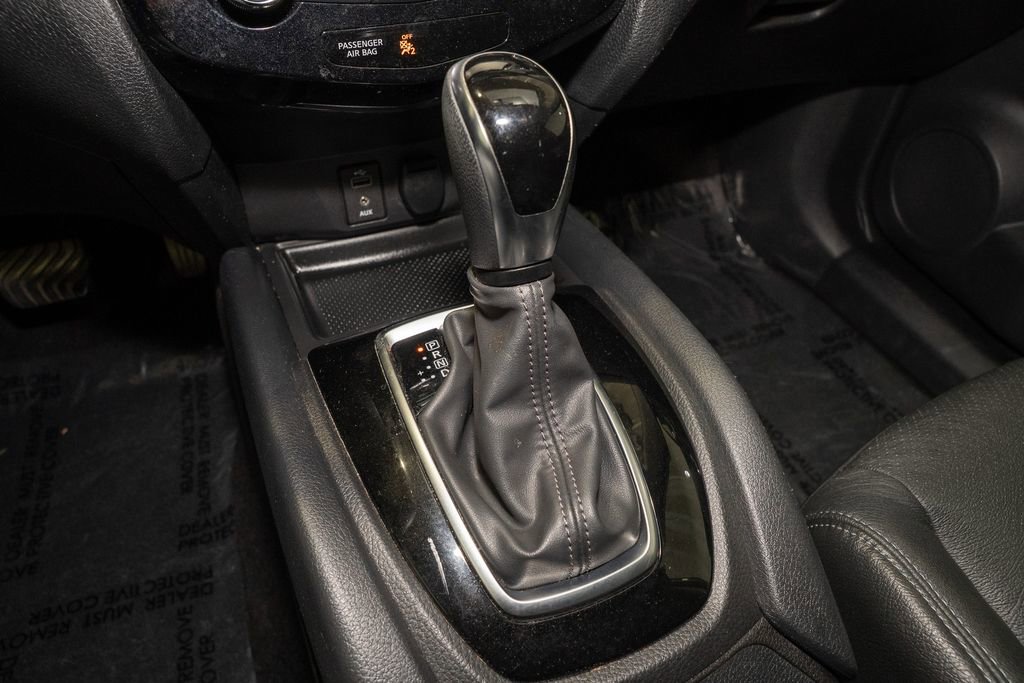 Used 2017 Nissan Rogue SV w/ SV Premium Package image 15