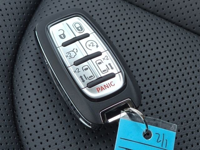 New 2027 Chrysler Pacifica Limited FWD image 36