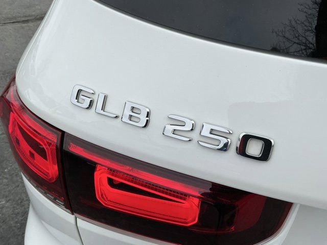 Used 2023 Mercedes-Benz GLB 250 4MATIC image 7