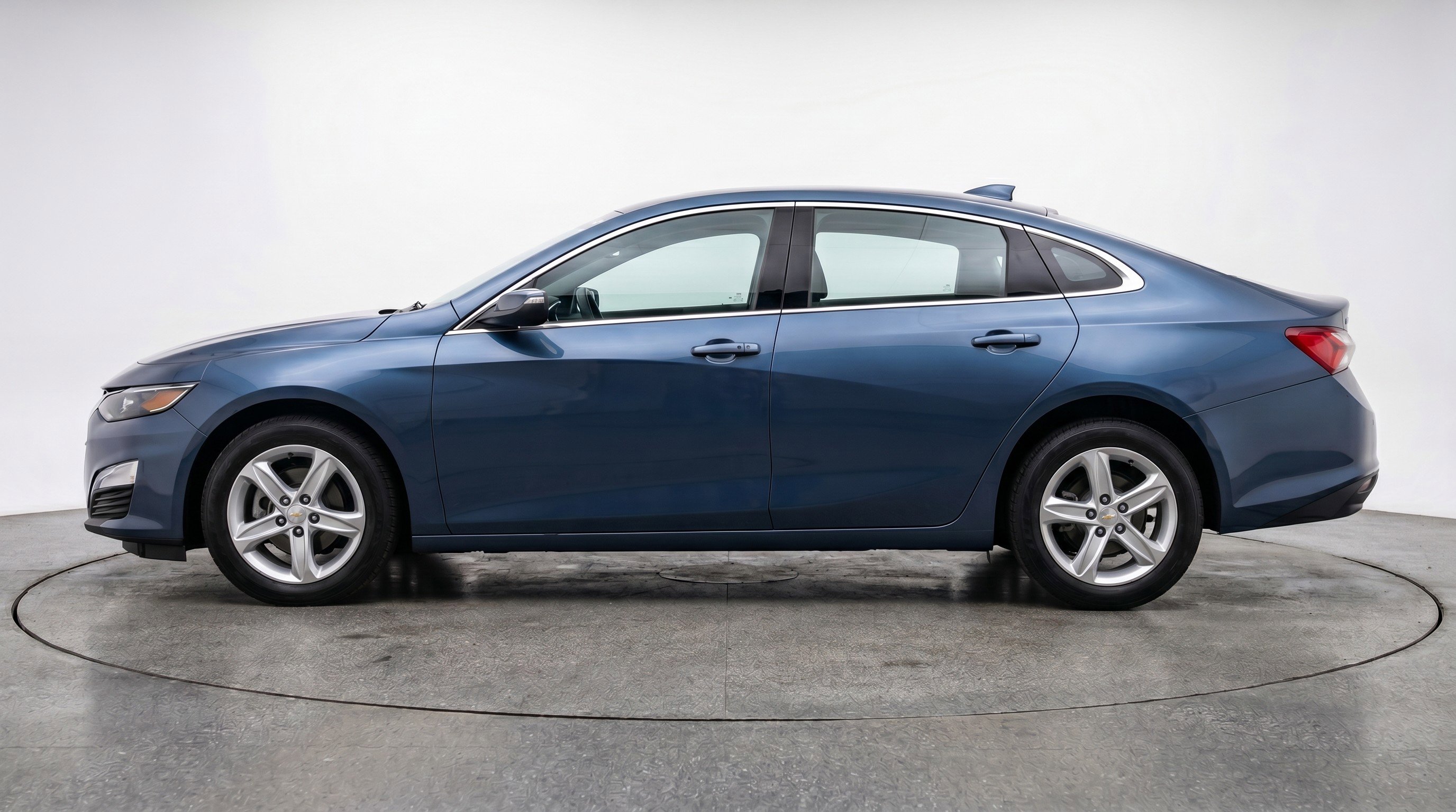 Used 2024 Chevrolet Malibu LT FWD image 5