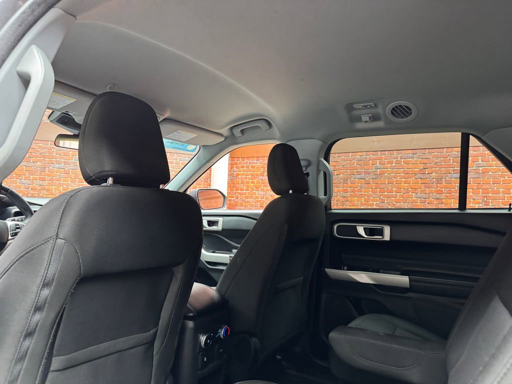 Used 2022 Ford Explorer XLT image 25