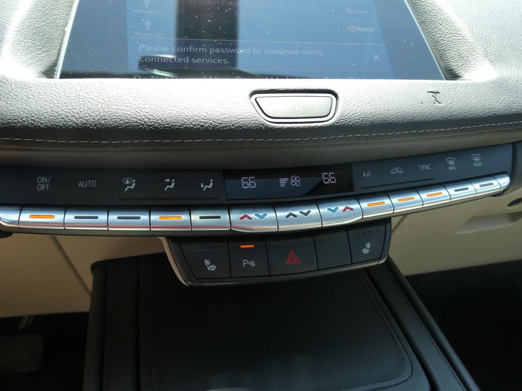 Used 2019 Cadillac XT4 Luxury w/ Cold Weather Package FWD image 30