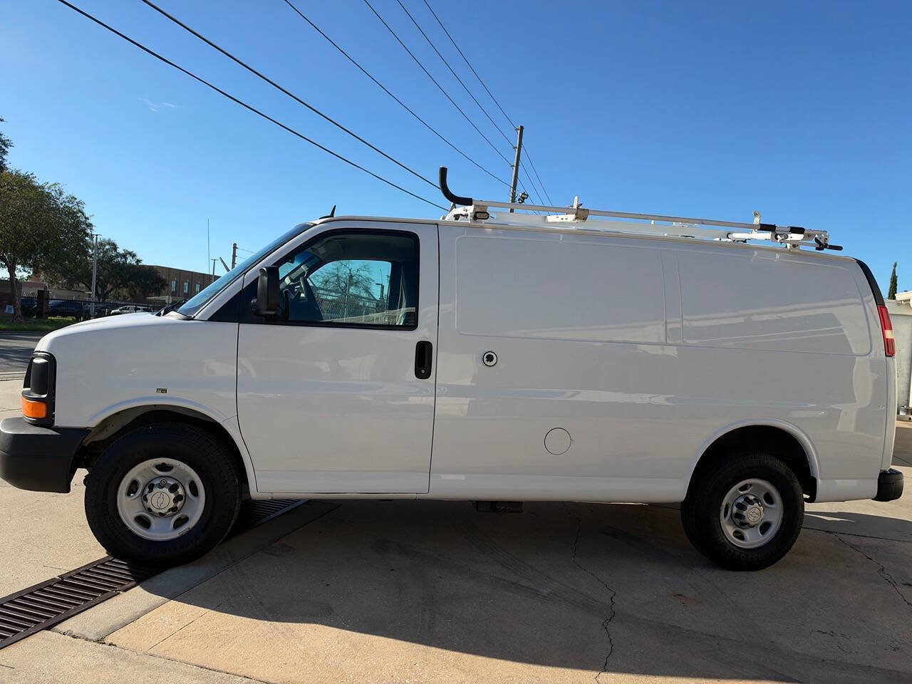 Used 2015 Chevrolet Express 2500 RWD image 23