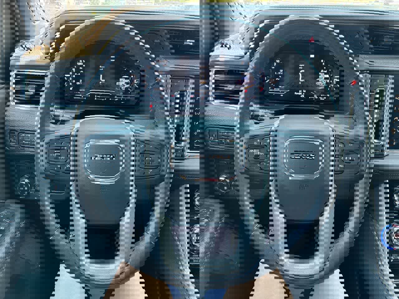 Used 2022 GMC Yukon XL Denali image 11