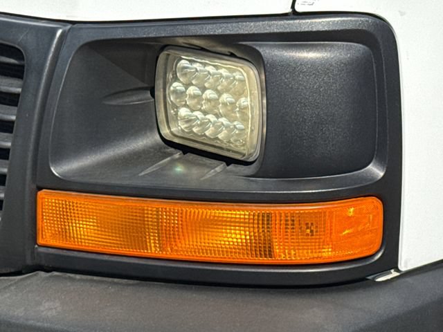 Used 2011 GMC Savana 1500 RWD image 4
