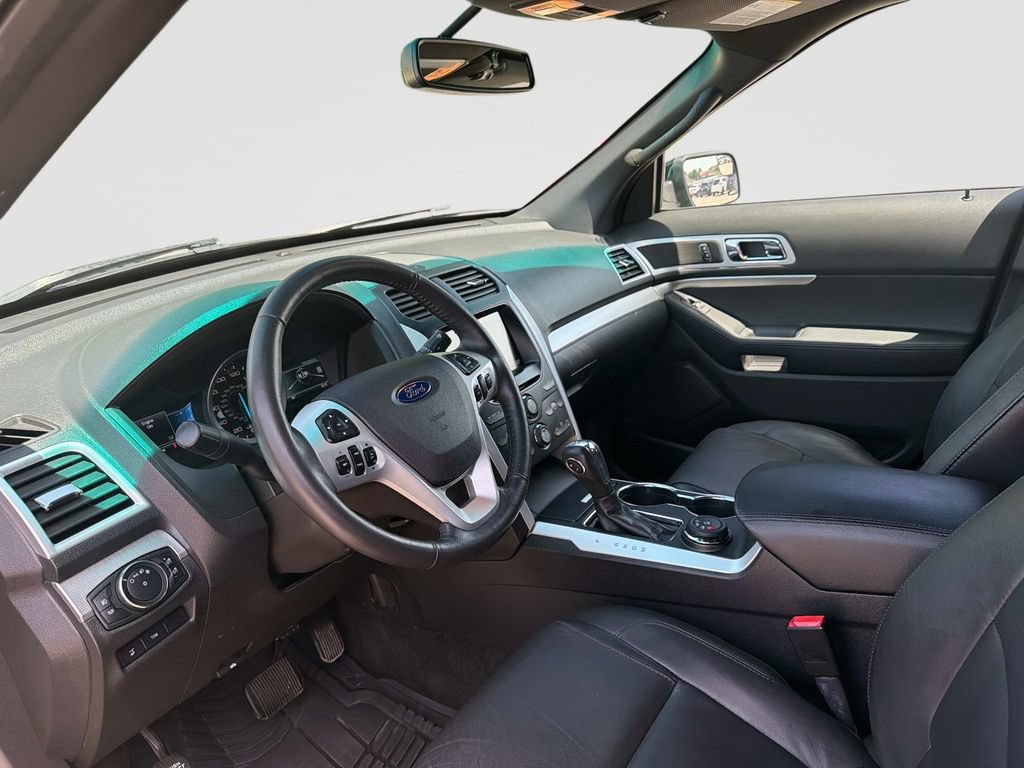 Used 2015 Ford Explorer XLT w/ Equipment Group 202B AWD/4WD image 24