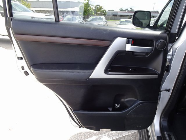 Used 2017 Toyota Land Cruiser image 16
