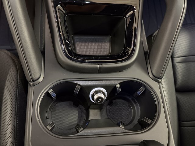 Certified 2025 Porsche Cayenne E-Hybrid w/ Premium Package Plus AWD/4WD image 28