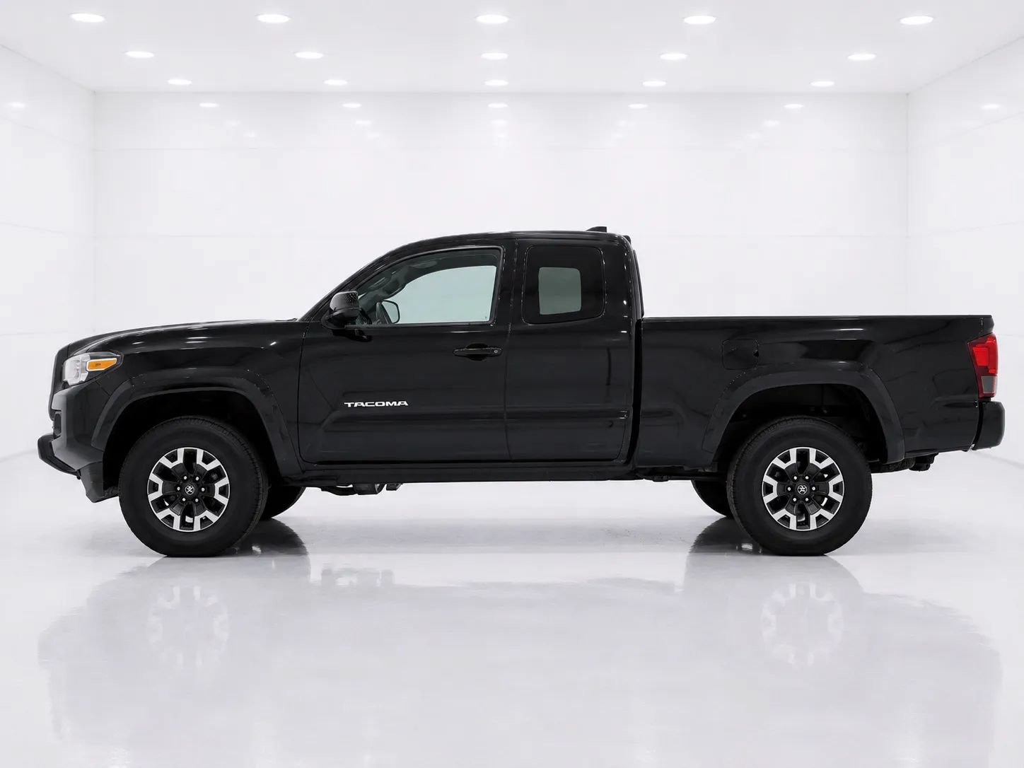 Used 2019 Toyota Tacoma TRD Off-Road AWD/4WD image 2
