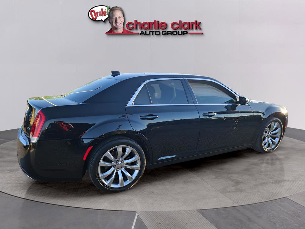 Used 2021 Chrysler 300 Touring w/ Chrome Appearance Package image 6