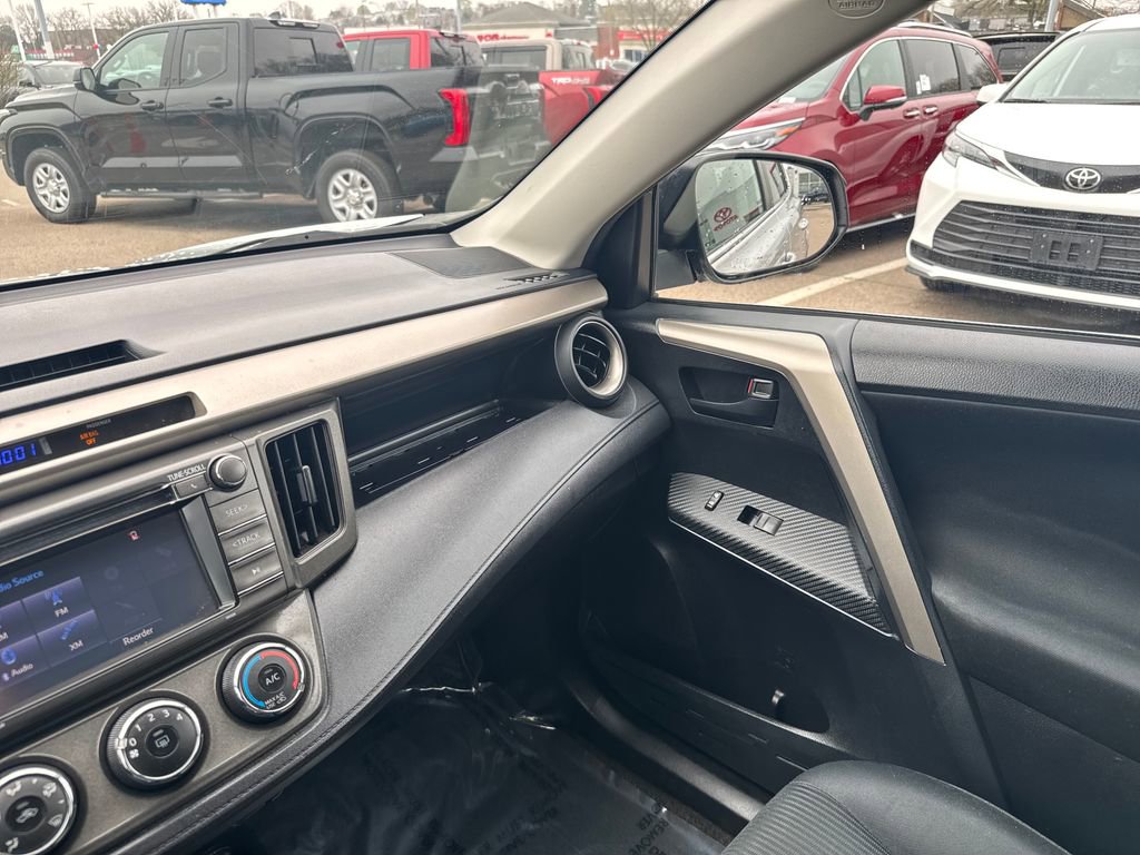 Used 2014 Toyota RAV4 LE image 26