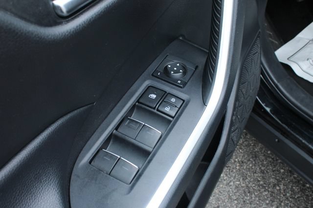 Used 2022 Toyota RAV4 XLE FWD image 11
