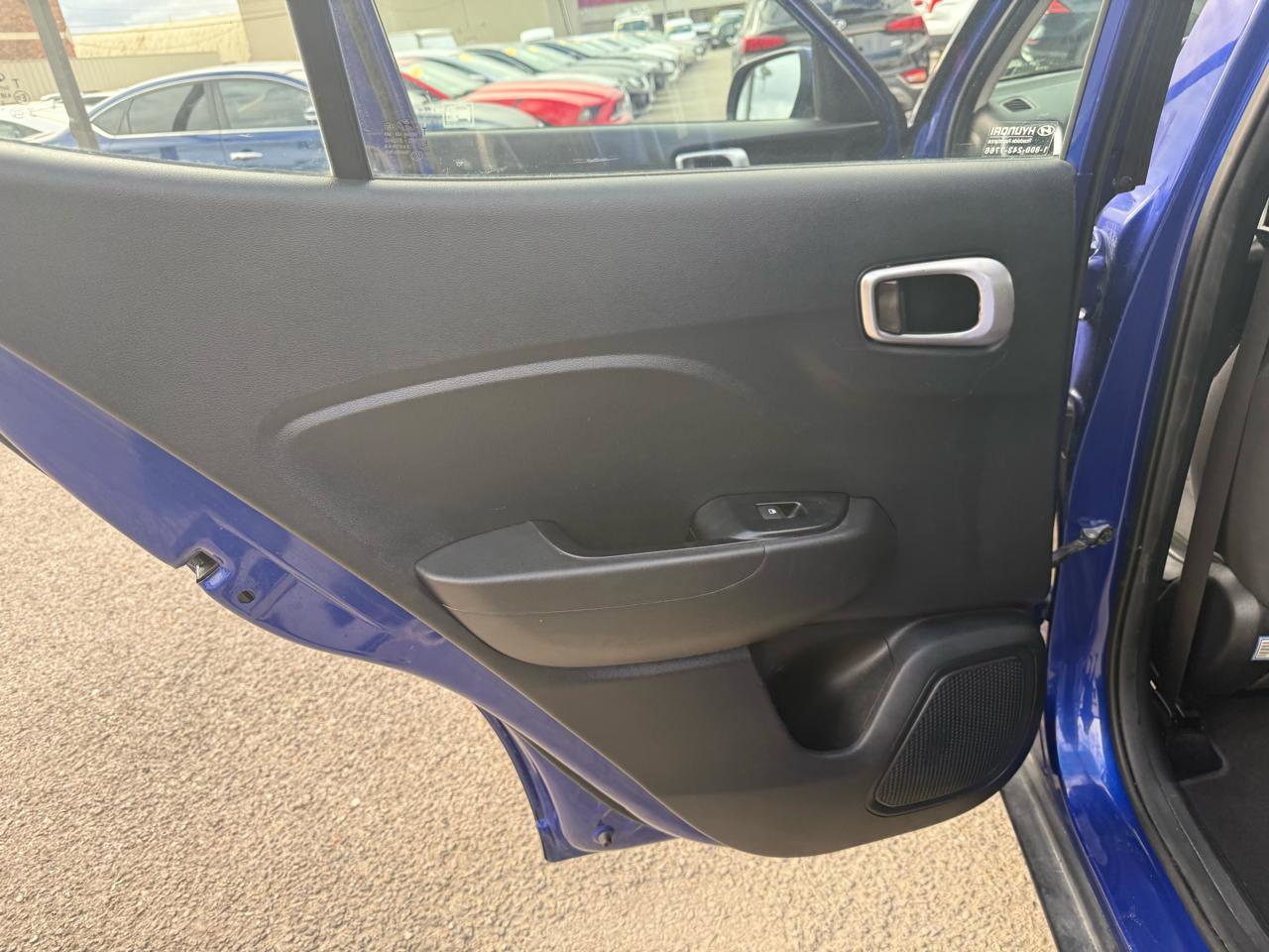 Used 2021 Hyundai Venue SE FWD image 13