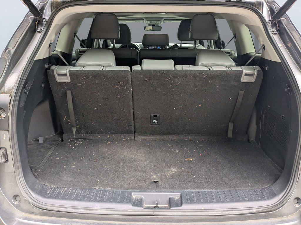 Used 2022 Toyota Highlander XLE FWD image 13