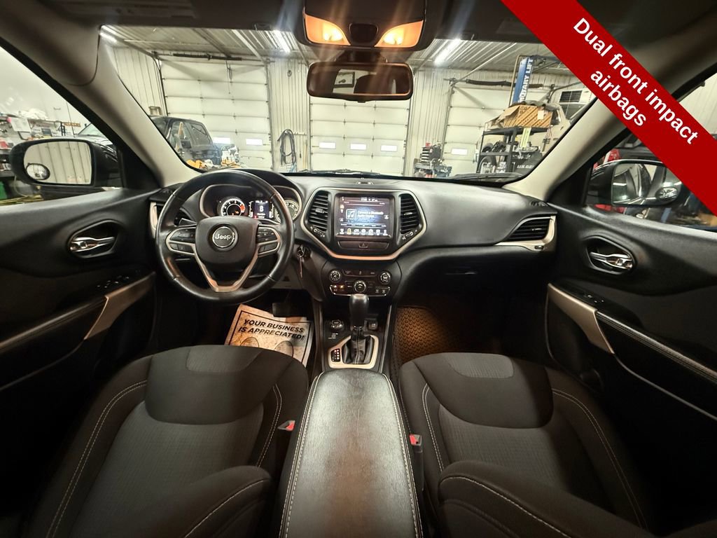 Used 2017 Jeep Cherokee Latitude w/ Cold Weather Group AWD/4WD image 38