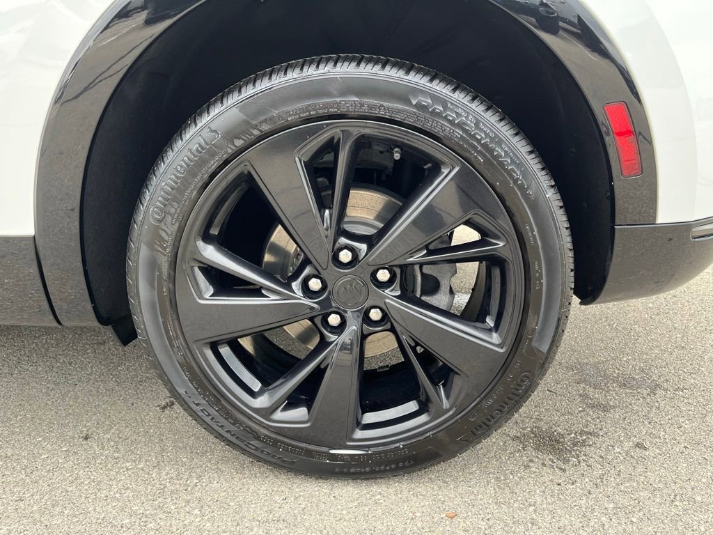 Used 2021 Buick Envision Essence w/ Sport Touring Package image 8