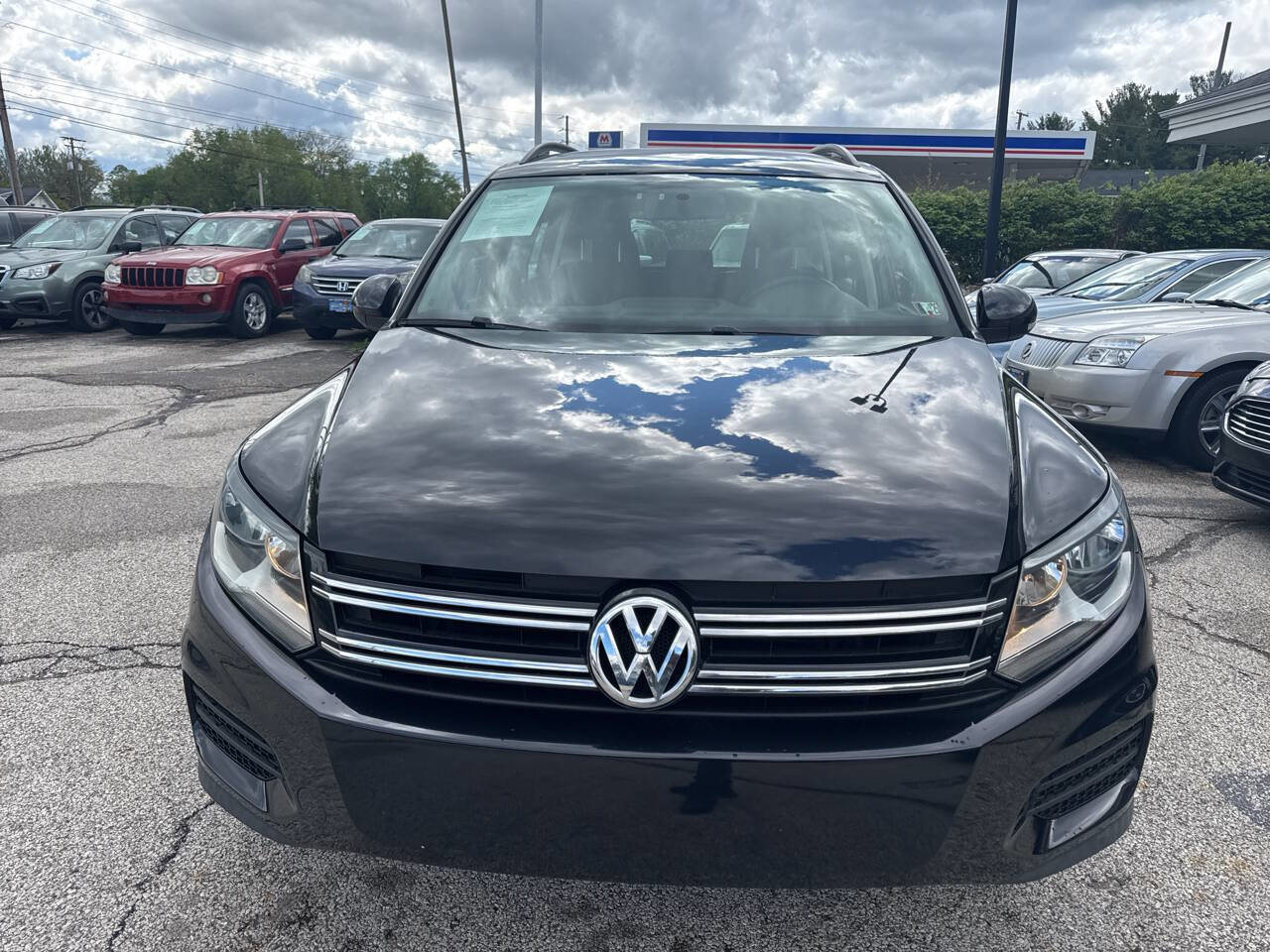 Used 2015 Volkswagen Tiguan S FWD image 2