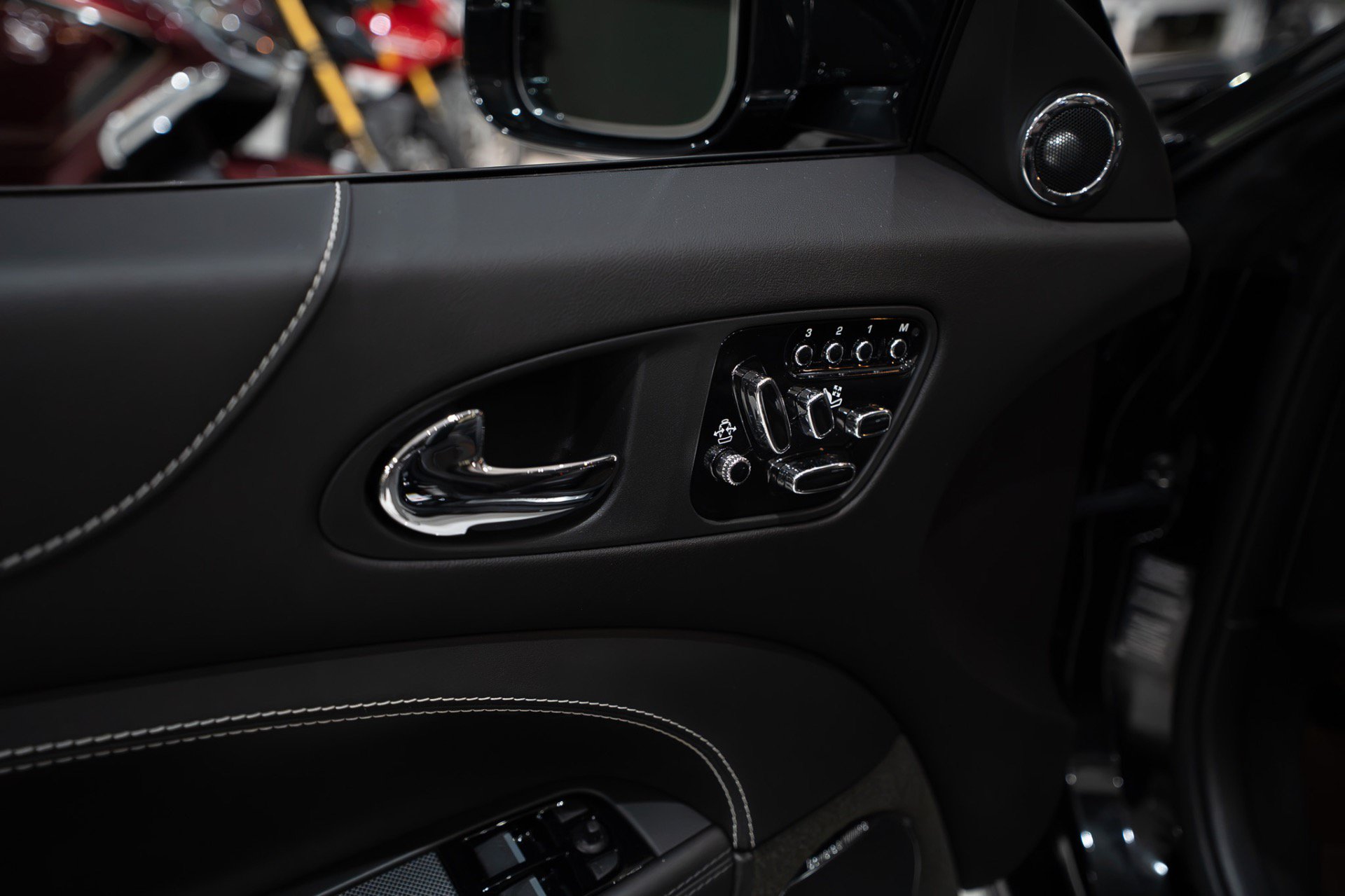 Used 2015 Jaguar XKR R RWD image 6