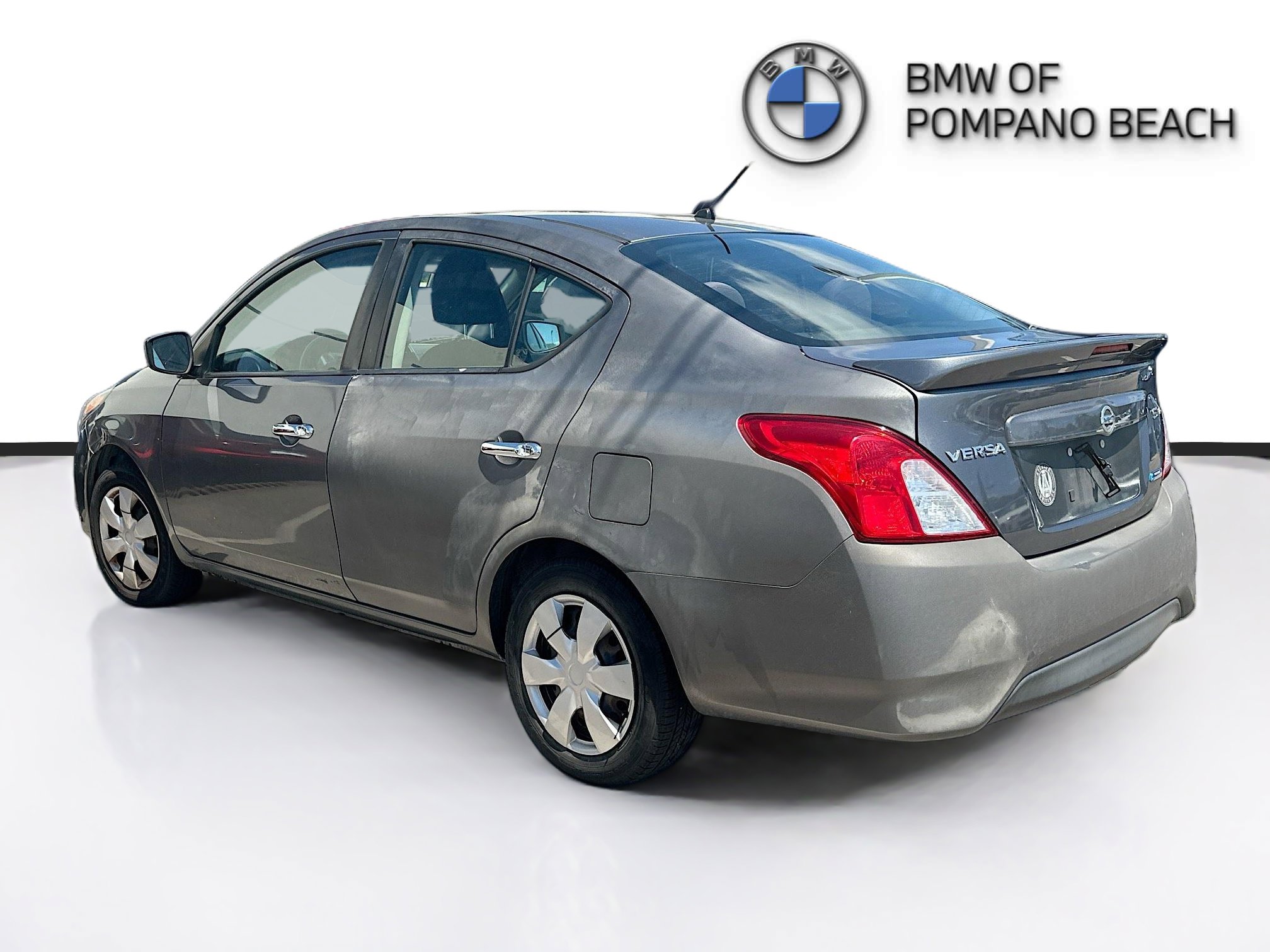 Used 2016 Nissan Versa SV image 4