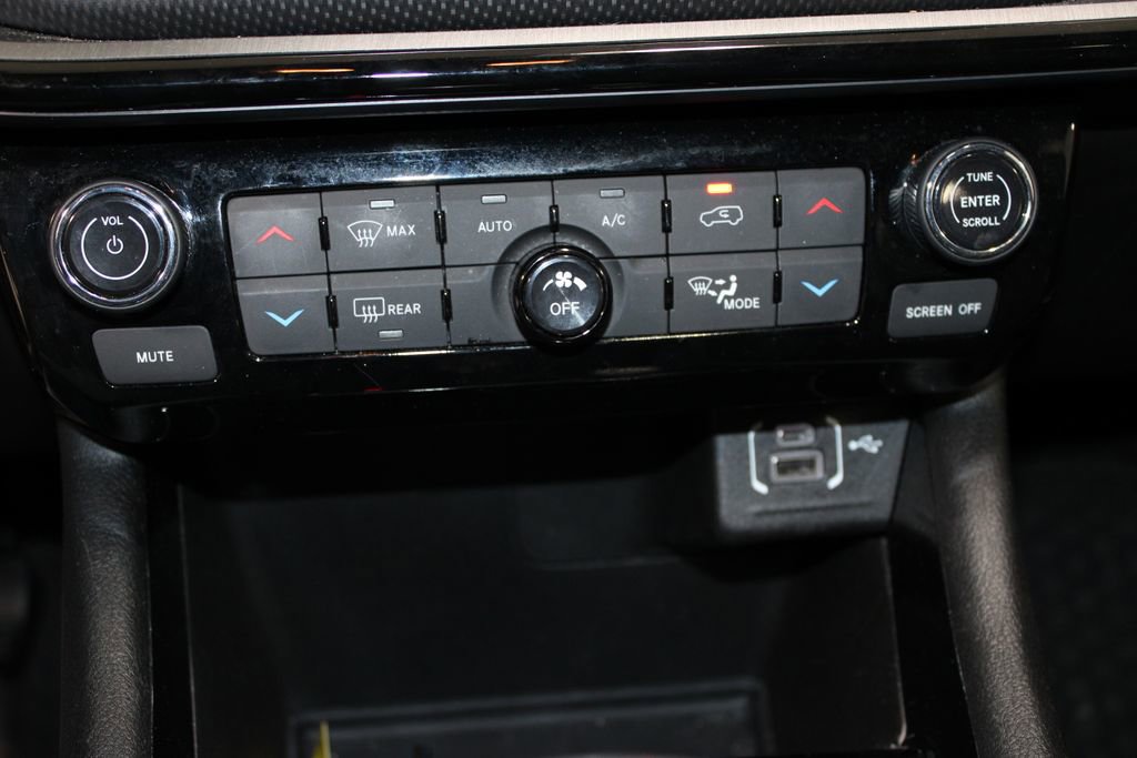 Used 2025 Jeep Compass Trailhawk image 31