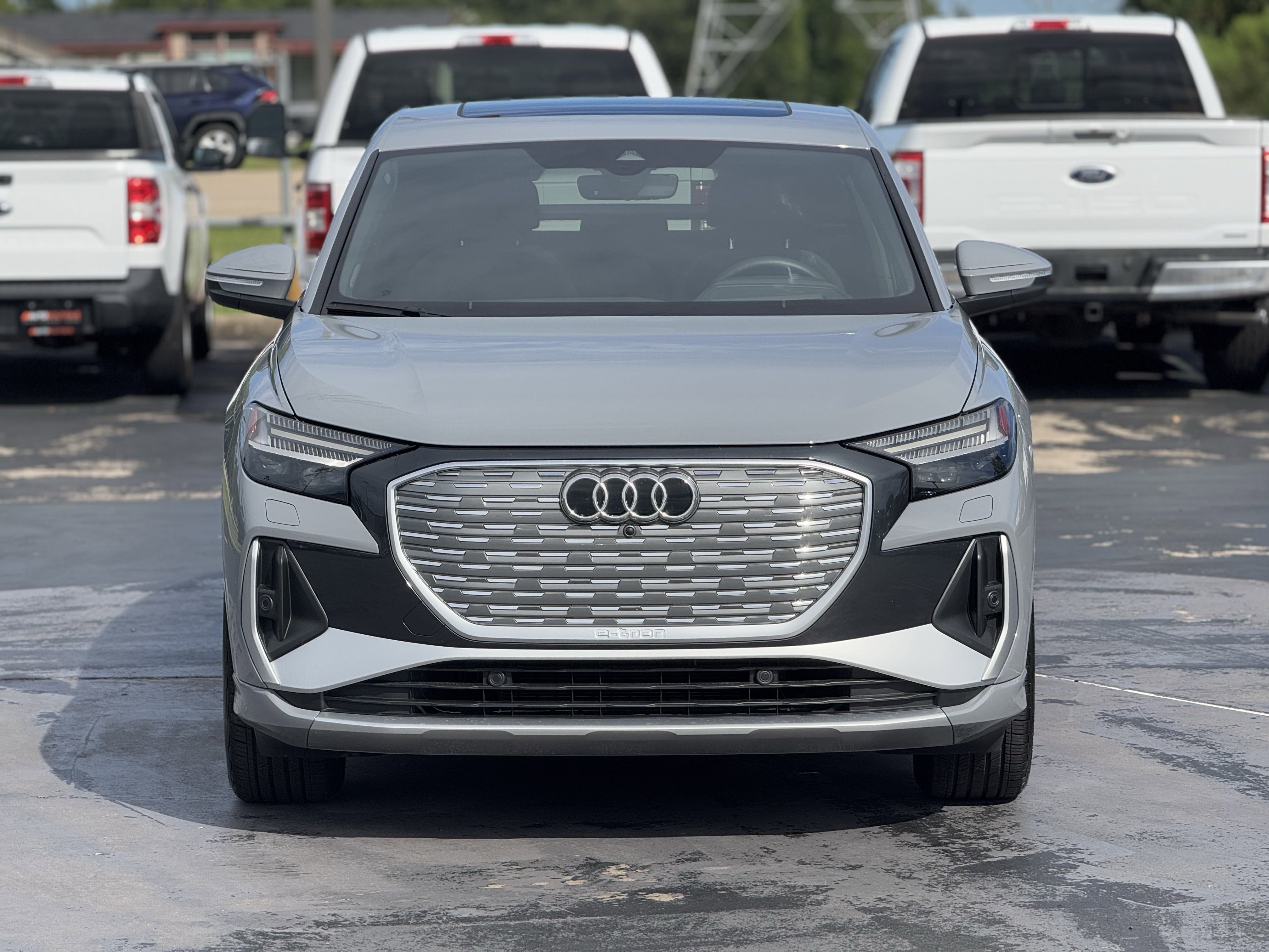Used 2025 Audi Q4 e-tron Prestige image 5