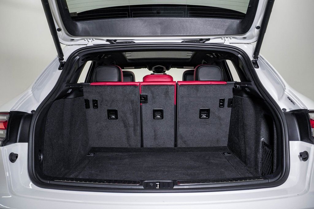 Certified 2025 Porsche Macan image 28