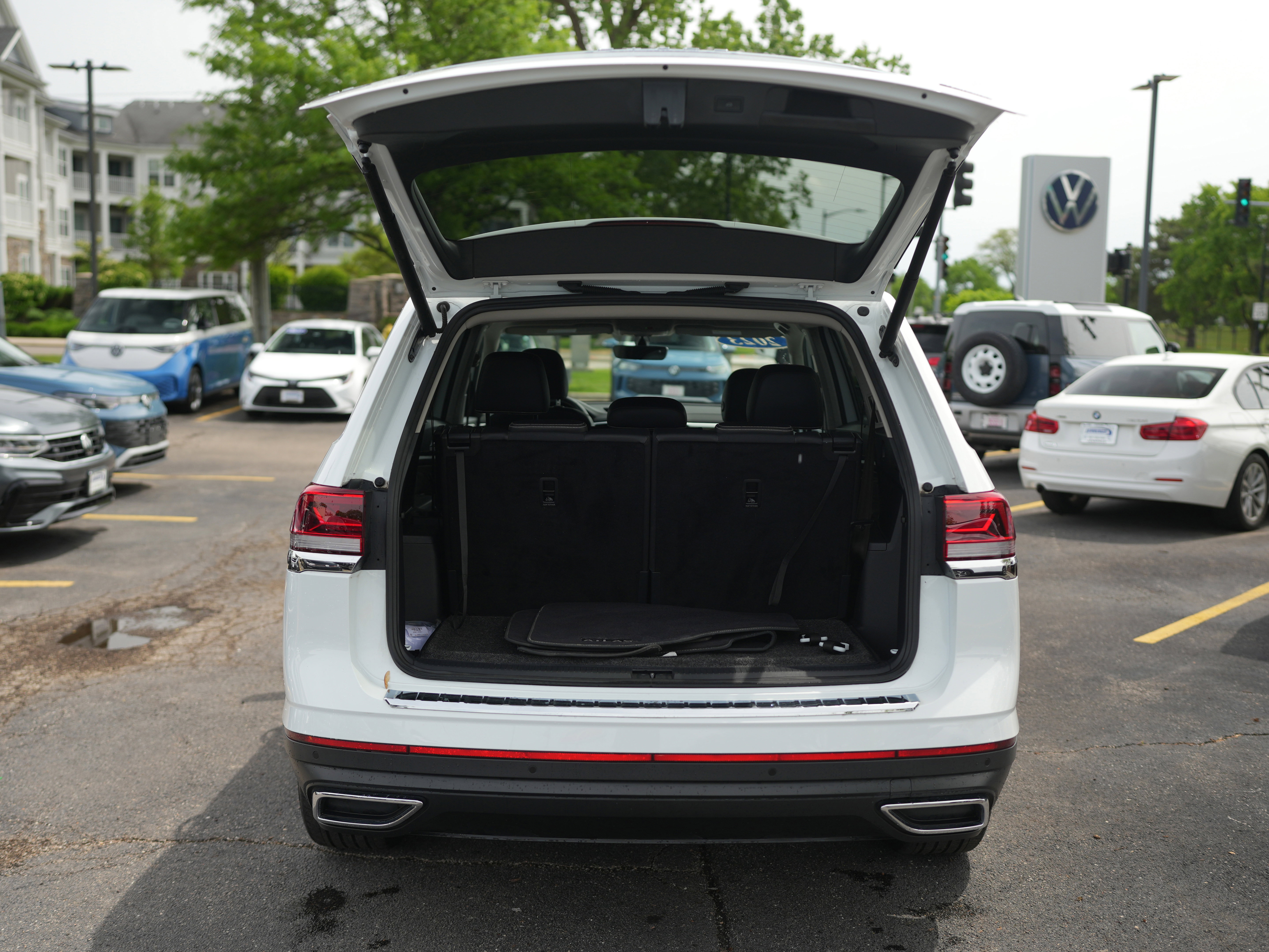 Used 2023 Volkswagen Atlas SE AWD/4WD image 7