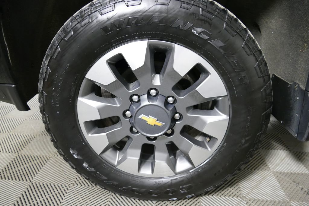 Used 2023 Chevrolet Silverado 2500 Custom w/ Custom Convenience Package image 16