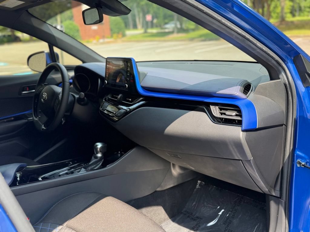 Used 2020 Toyota C-HR XLE FWD image 16