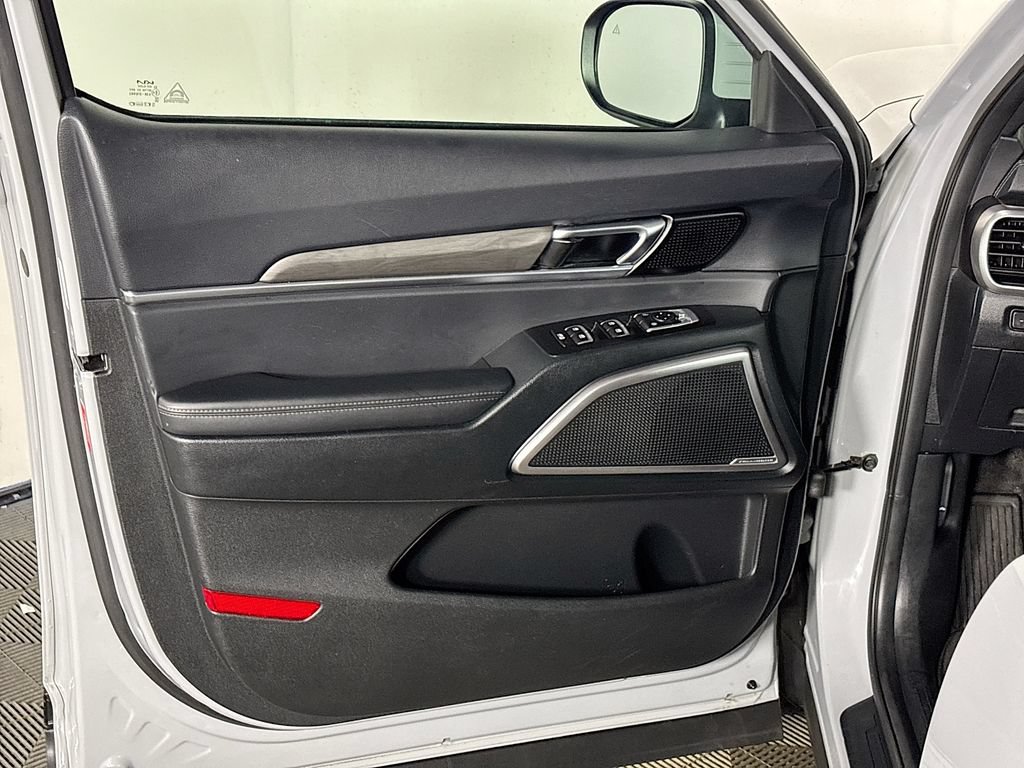 Used 2025 Kia Telluride AWD image 10