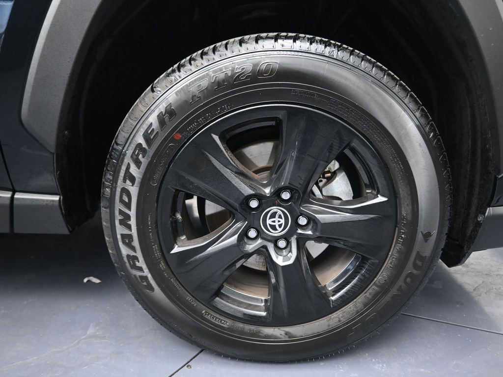 Used 2025 Toyota RAV4 LE image 5