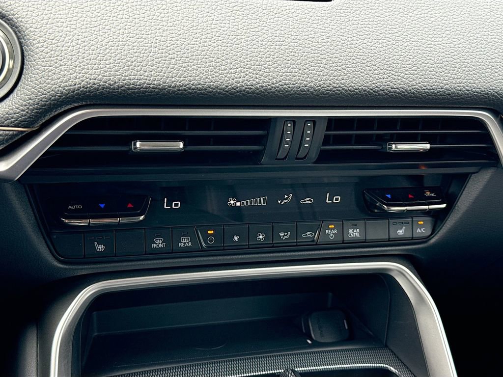 Used 2025 MAZDA CX-70 Plug-In Hybrid w/ Premium Pkg image 19