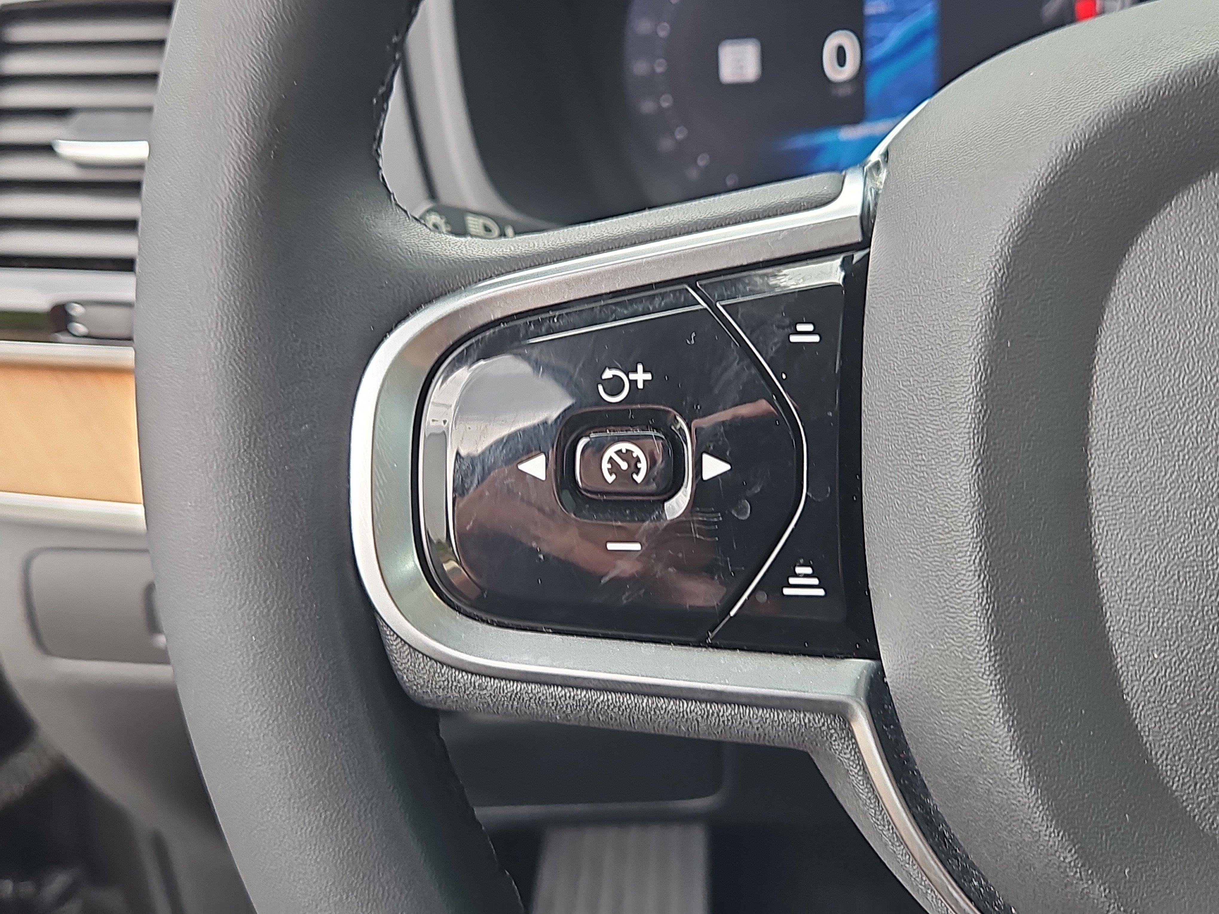 Used 2023 Volvo XC90 B6 Plus w/ Protection Package AWD/4WD image 19