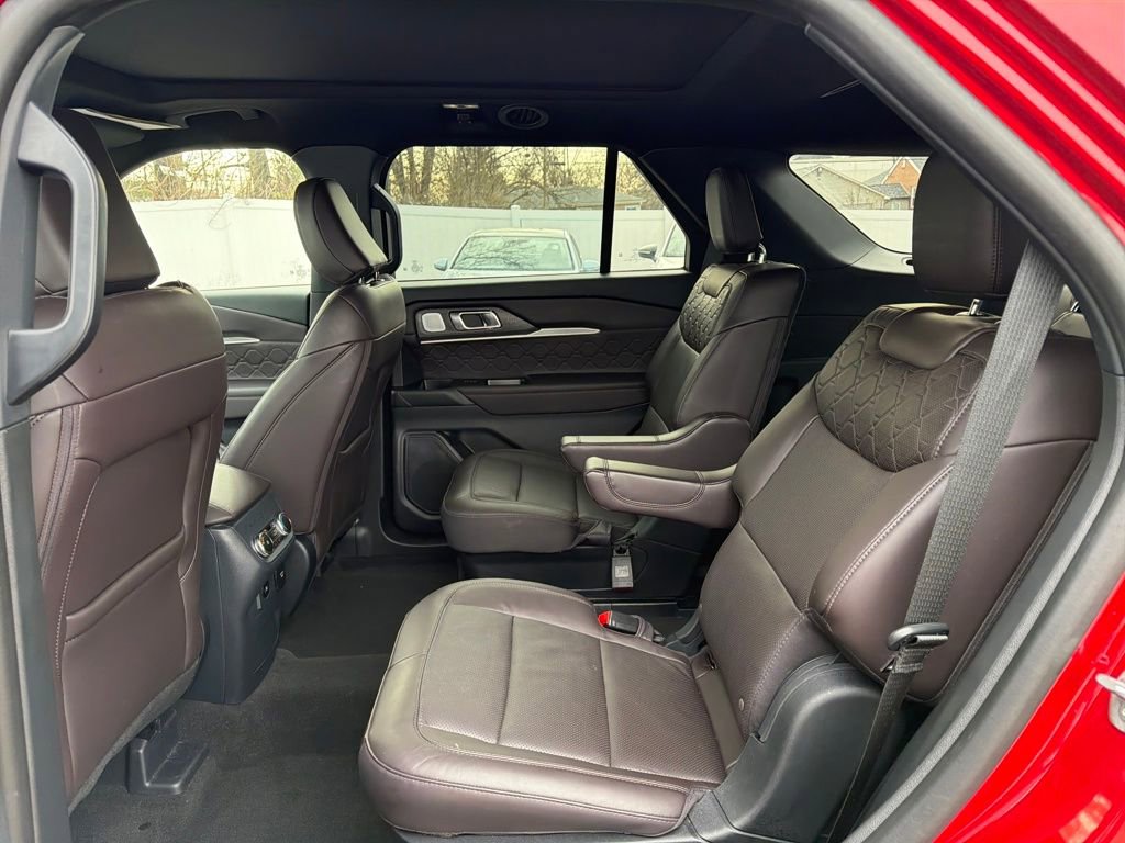 Used 2025 Ford Explorer Platinum w/ Ultimate Package image 29