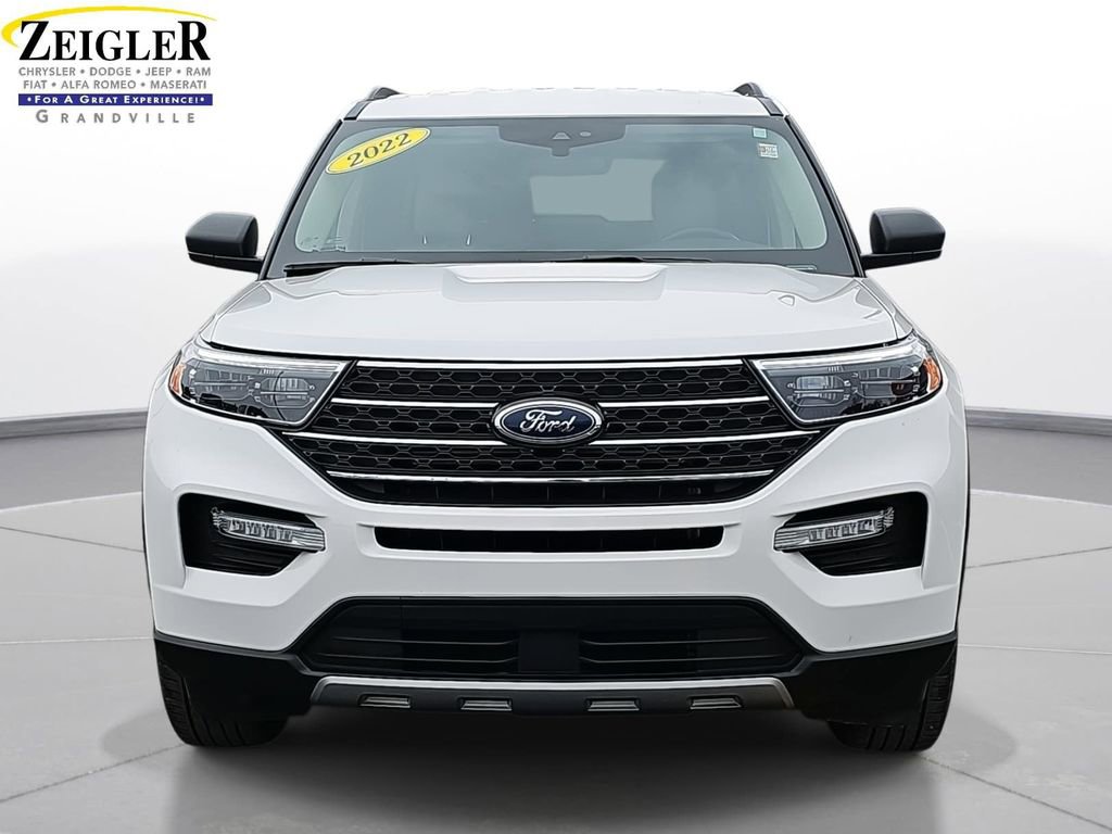 Used 2022 Ford Explorer XLT w/ Equipment Group 202A image 2