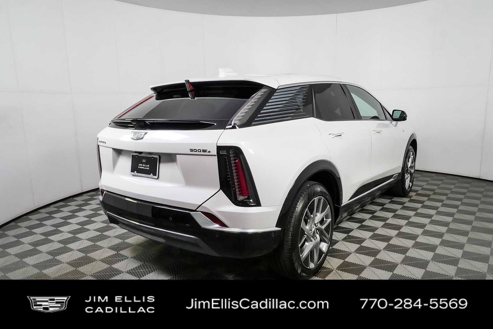 Certified 2025 Cadillac Optiq Luxury 2 w/ LPO, Floor Liner Package AWD/4WD image 3