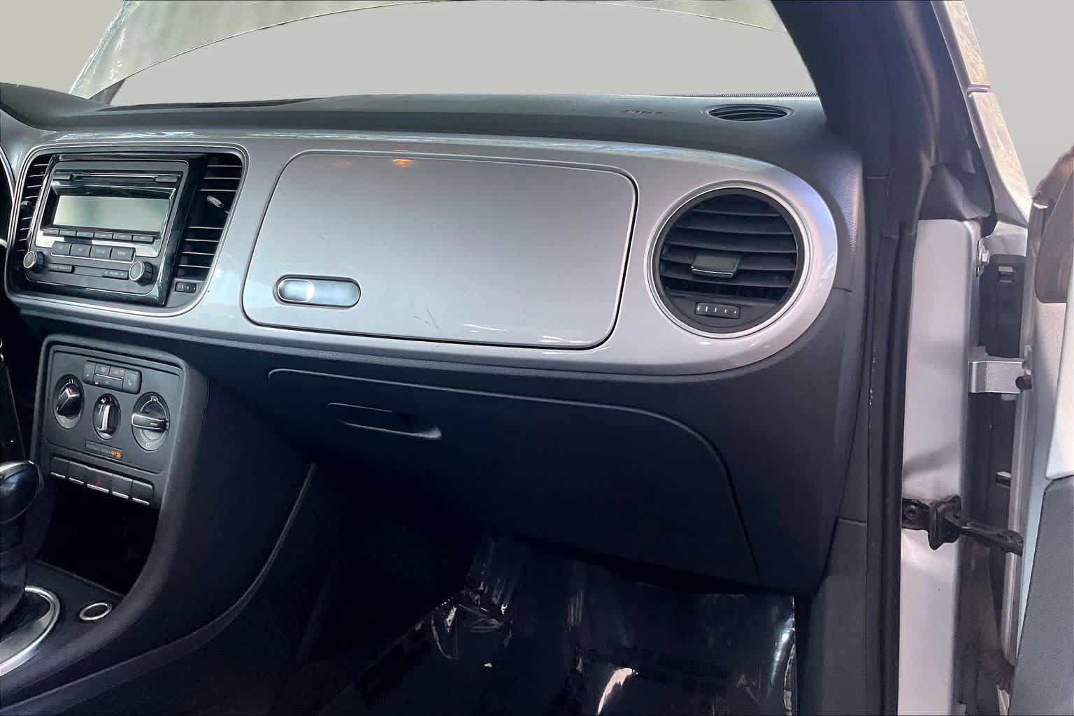 Used 2012 Volkswagen Beetle 2.5 FWD image 17